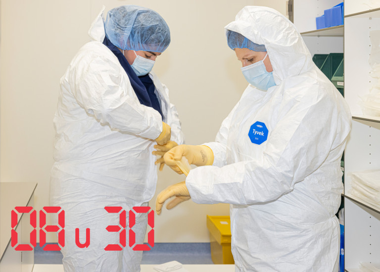 Apotheekassistenten doen hun uniform aan