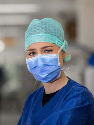 Portretfoto van jobstudent op het operatiekwartier