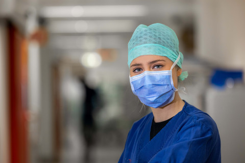 Portretfoto van jobstudent op het operatiekwartier